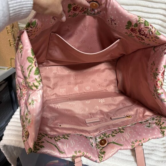 Feminine Tory Burch Tote Bag - Picture 6 of 6